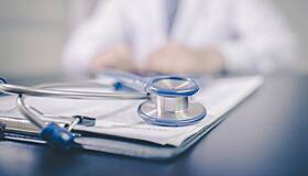 Врач рассказала, какие болезни провоцируют стресс и вредные привычки