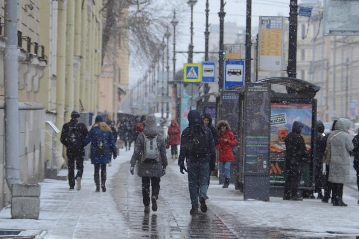 Жители одного из районов Новосибирск пожаловались на запах керосина в округе