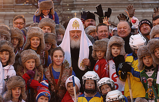 Турнир по хоккею с мячом на призы патриарха Кирилла открылся в Москве