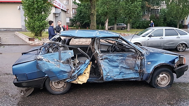 В Воронеже «ВАЗ» врезался в пассажирский автобус