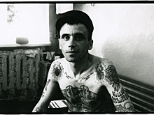 Почему в российской тюрьме нельзя \"спрашивать\", но можно \"интересоваться\"