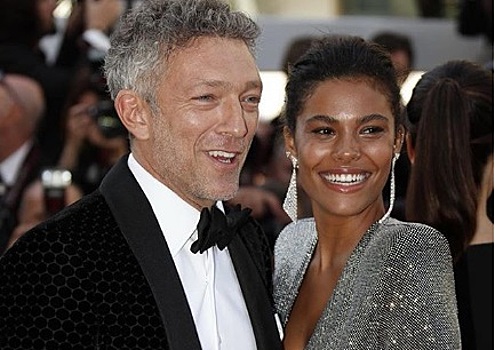 21-летняя жена Касселя показала беременный живот