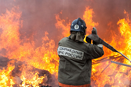 В Астрахани потушили пожар на заводе «Прогресс»