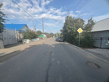 В Оренбурге юный водитель на электросамокате врезался в «Мерседес»