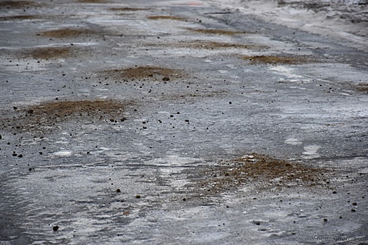 В Пензе сделали мелкоямочный ремонт дорог по улицам Воронова и Кижеватова.
