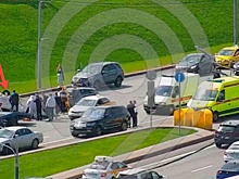 Автомобиль перевернулся в результате крупного ДТП на Кутузовском проспекте