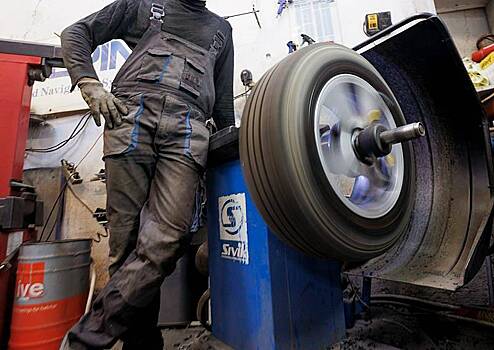 Водителям назвали точную дату для смены резины на зимнюю