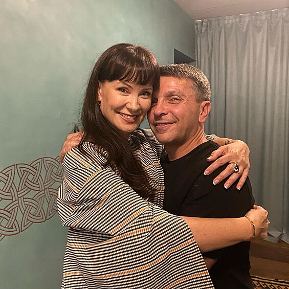 Нонна Гришаева на дне рождения Леонида Бараца, друга и партнера по "Квартету И".