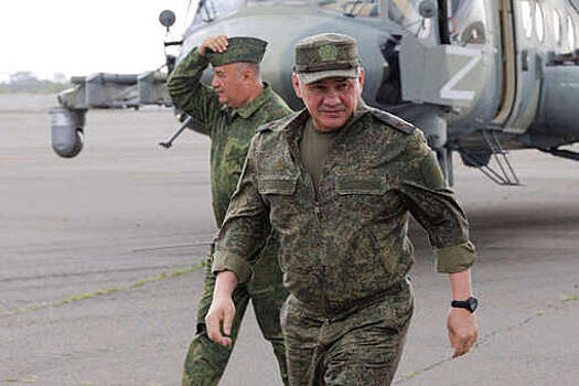 Шойгу заслушал доклад от Пинчука в командном пункте Черноморского флота