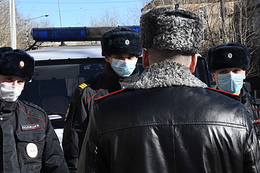 На въездах в Москву в связи с пандемией коронавируса дежурят полицейские