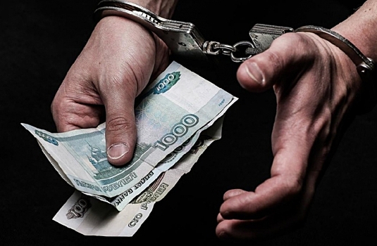 В Воронеже сотрудника полиции подозревают в получении взятки