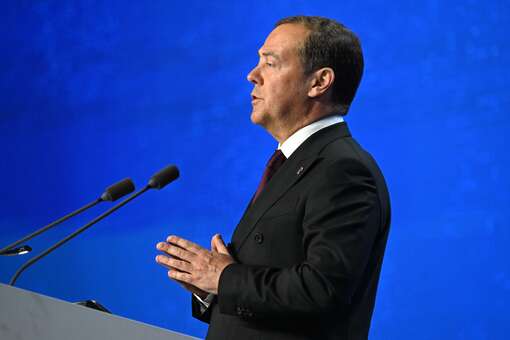 Медведев заявил, что Германия снова превратилась в заклятого врага России