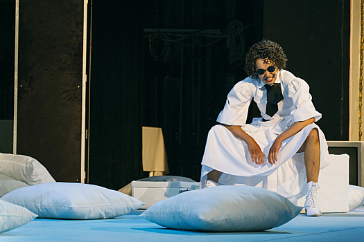 Спектакль «Ва-Ва» идет в сопровождении оскароносного американского фильма «Сотворившая чудо»