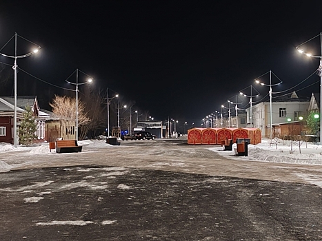В Петухово реконструировали ЛЭП на центральной площади