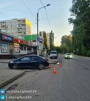 Не оглянулся посмотреть, не помешает ли она: на Зелёной водитель авто сдал назад, проигнорировав женщину-пешехода