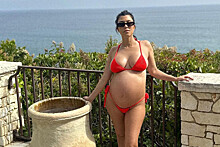 44-летняя Кортни Кардашьян поделилась новыми «беременными» снимками