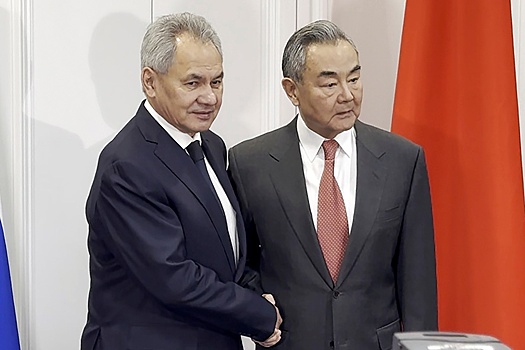 Шойгу и Ван И обсудили вопросы мировой безопасности