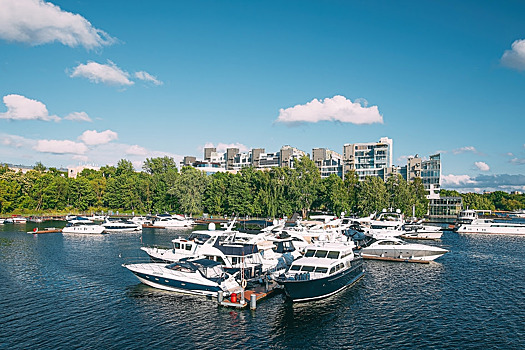 2-4.06 Moscow Yacht Show