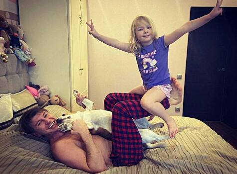 Алексей Ягудин показал милые фото с дочерьми