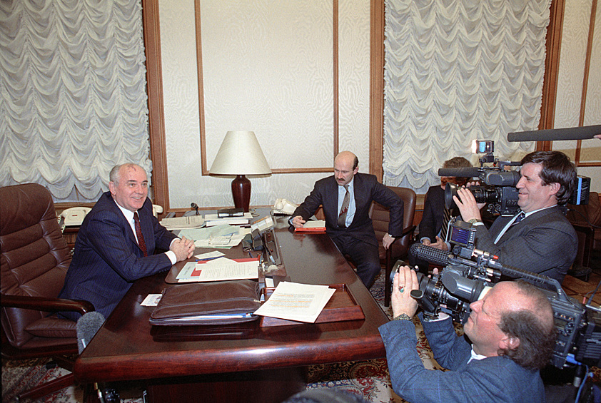 Михаил Горбачов после своего обращения к народу с заявлением о прекращении деятельности на посту Президента СССР дал интервью корреспондентам Эй-Би-Си, 25 декабря 1991 года
