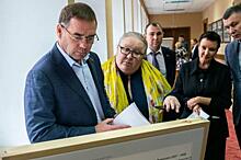 В Челябинске депутаты Заксобрания посетили выставку «Открытие закрытого музея»