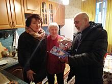 Почетную жительницу Головинского поздравили с юбилеем