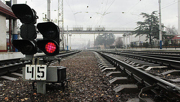 Радикалы, перекрывшие железную дорогу из РФ, объявили свои требования