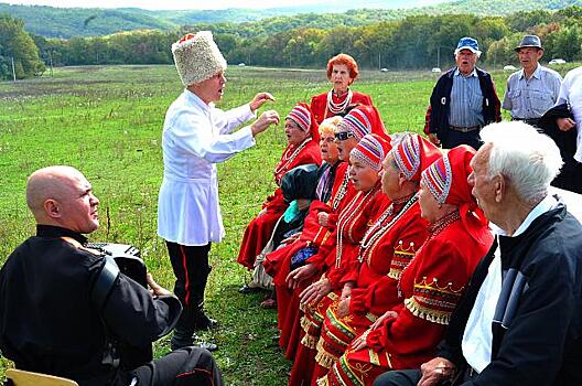 Аппетитное веселье с видом на Собер: репортаж с кубанского фестиваля «Веселые шкварки»