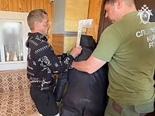 Проверка показаний зарубившего топором полицейского россиянина попала на видео