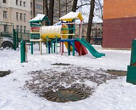 ТЭК Петербурга добился через суд переноса детских площадок с люками