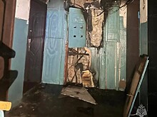 Десять человек, включая шестерых детей, эвакуированы из горящего подъезда в Орске