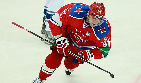 «Возможно, я грубо отреагировал, но драк не было». Хоккеист Сапрыкин рассказал об инциденте в самолете