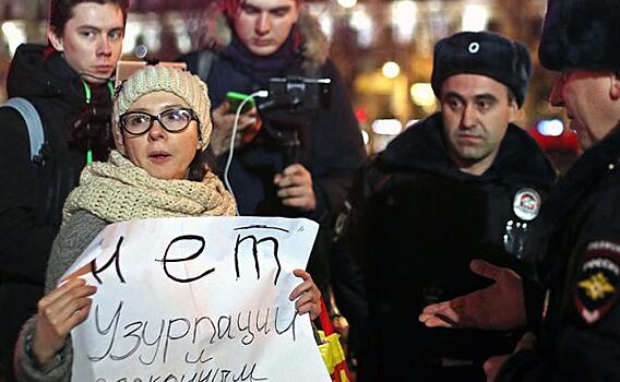 "Не имея вменяемой оппозиции, власть обречена совершать ошибку за ошибкой"