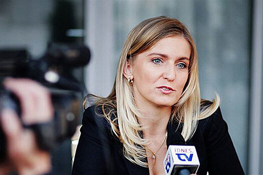 МИД Чехии отозвало своего посла в Берне из-за твитов его жены