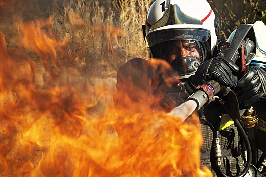 В Симферополе горюче-смазочные материалы загорелись после атаки БПЛА