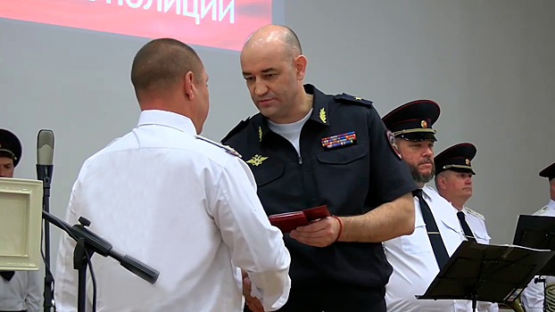 Отличившихся сотрудников патрульно-постовой службы полиции наградили в Луганской Народной Республике