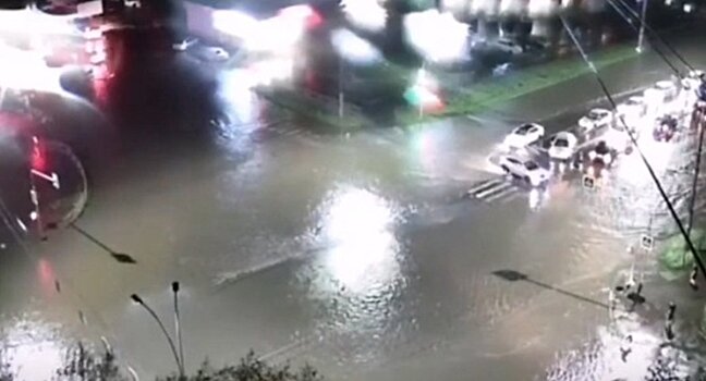 В Вологде из-за ливней подтопило автомобили и дома