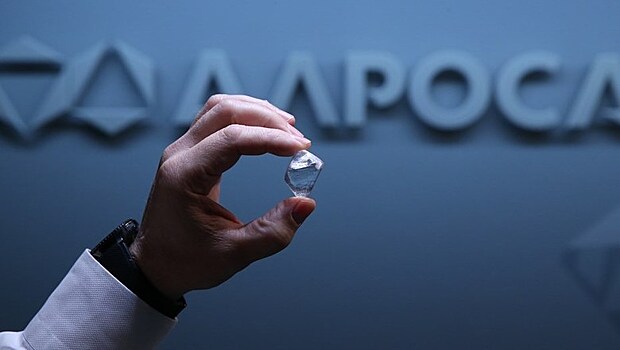 Продажи «Алросы» в первом полугодии снизились на треть