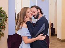 «Мамочка с утра прислала!»: теща Авербуха побаловала беременную Арзамасову вкусностями на Пасху