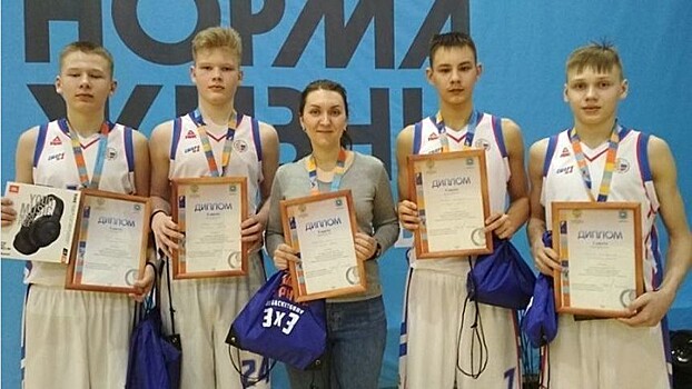 Кировчане завоевали серебро на баскетбольном турнире в Самарской области