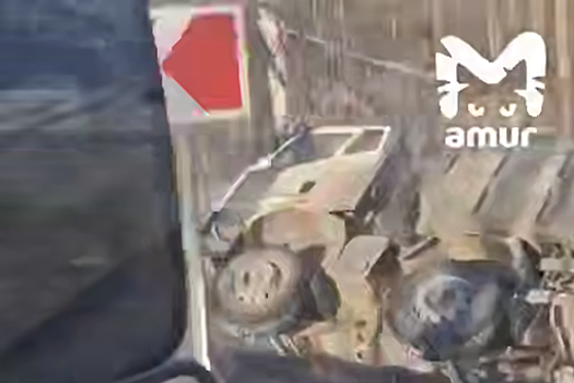 Mash: водитель уложил на бок самосвал в Хабаровском крае, и это сняли на видео