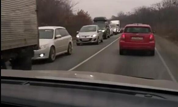 Многокилометровая пробка сковала дорогу в Приморье