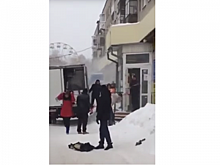 Крепкие сибирские мужики подрались из-за конфет