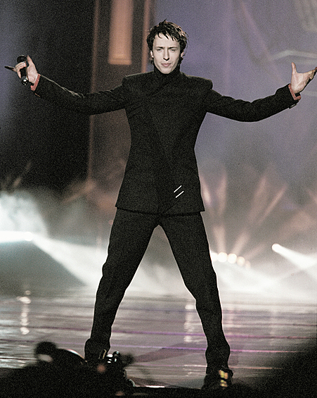 «Мы там просто по воронам стреляли из стартового пистолета. А соседи что-то разнервничались», - объяснил он. 