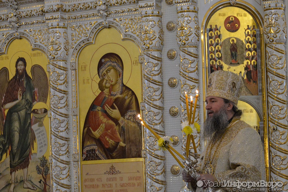 Митрополит Екатеринбургский возглавил Божественную литургию в храме Академического района