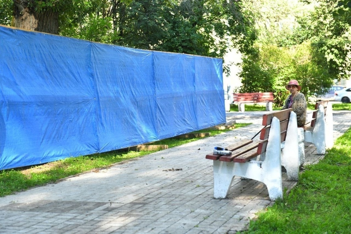 В ярославском сквере возобновились ремонтные работы