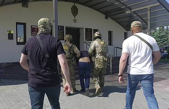 ФСБ теперь может обыскивать жилье и машины без разрешения суда. Как это отразится на жизни россиян?