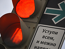 Автоэксперт объяснил, когда можно проехать на красный свет
