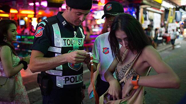 Трансгендеры украли у отдыхавшего в Таиланде туриста деньги и попались с поличным