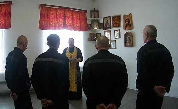 В Сибири заключенные неделю молились за сотрудников ФСИН